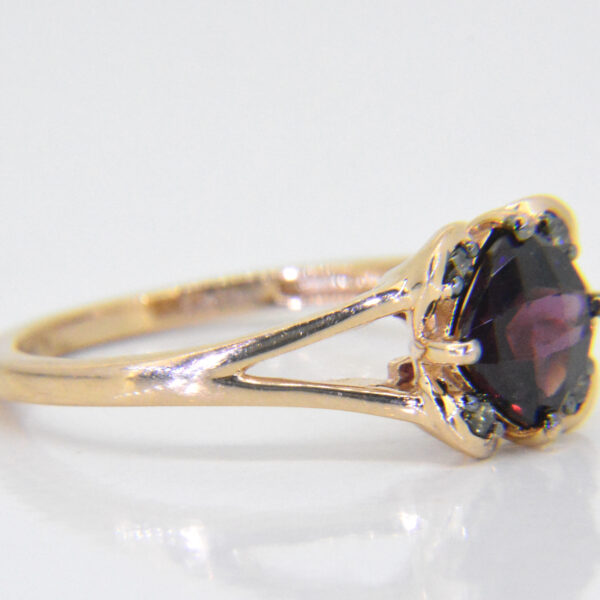 Garnet and diamond ring