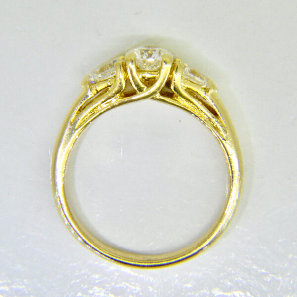 Diamond 3-stone ring