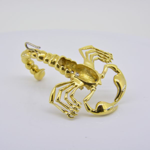 Scorpion pendant 18ct gold 39gms