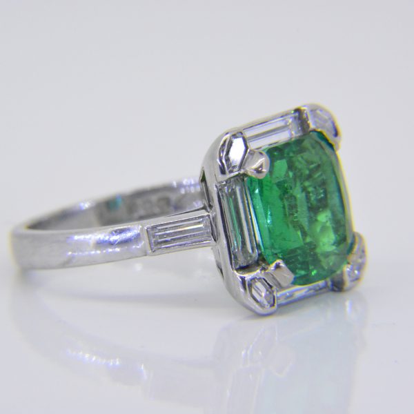 emerald-diamond-ring