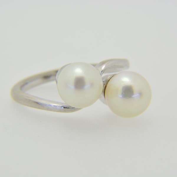 Platinum cultured pearl ring