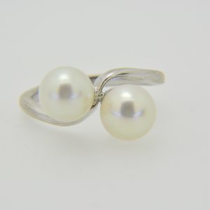 Platinum cultured pearl ring