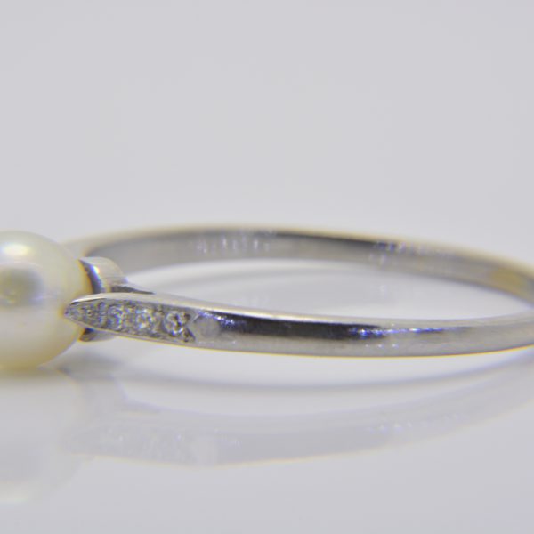 1930's platinum pearl & diamond ring