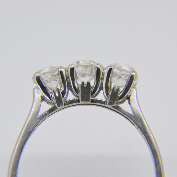 18K diamond 3 stone ring