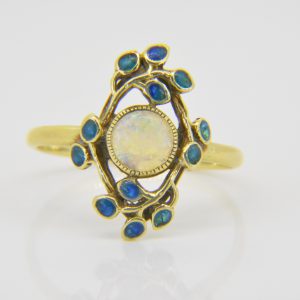 rts & crafts 15ct gold & opal ring