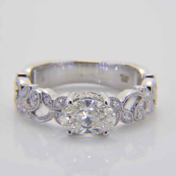 Oval diamond mounted ring