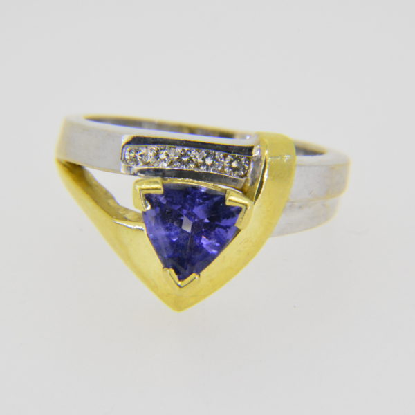 Tanzanite diamond ring